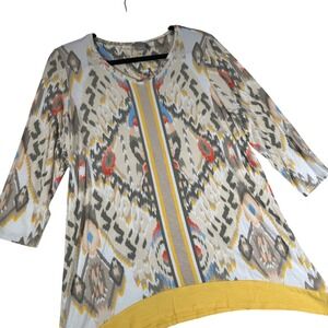 Chicos Zenergy Ikat Sharkbite Tunic Top Sz M 8/10 Yellow Grey V-Neck 3/4 Sleeve